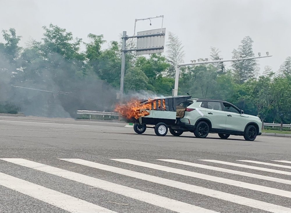  2.6L油跑不出54KM直接火烧车？！皓极再现魔鬼挑战名场面 